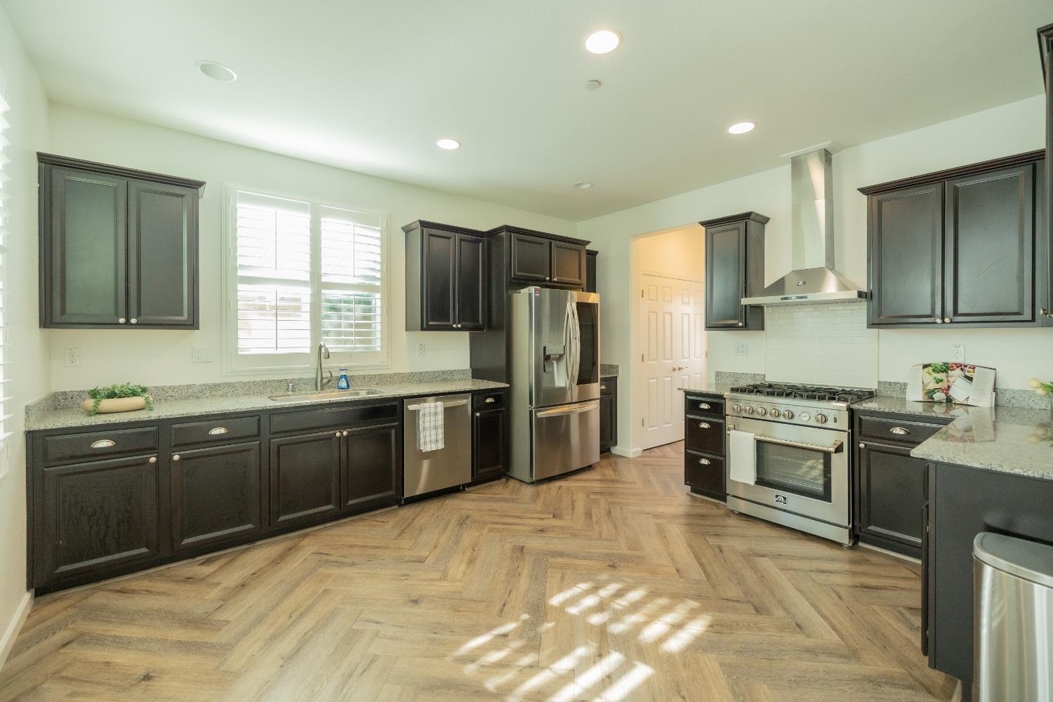 2204 Gallery Dr, Riverbank, CA 95367