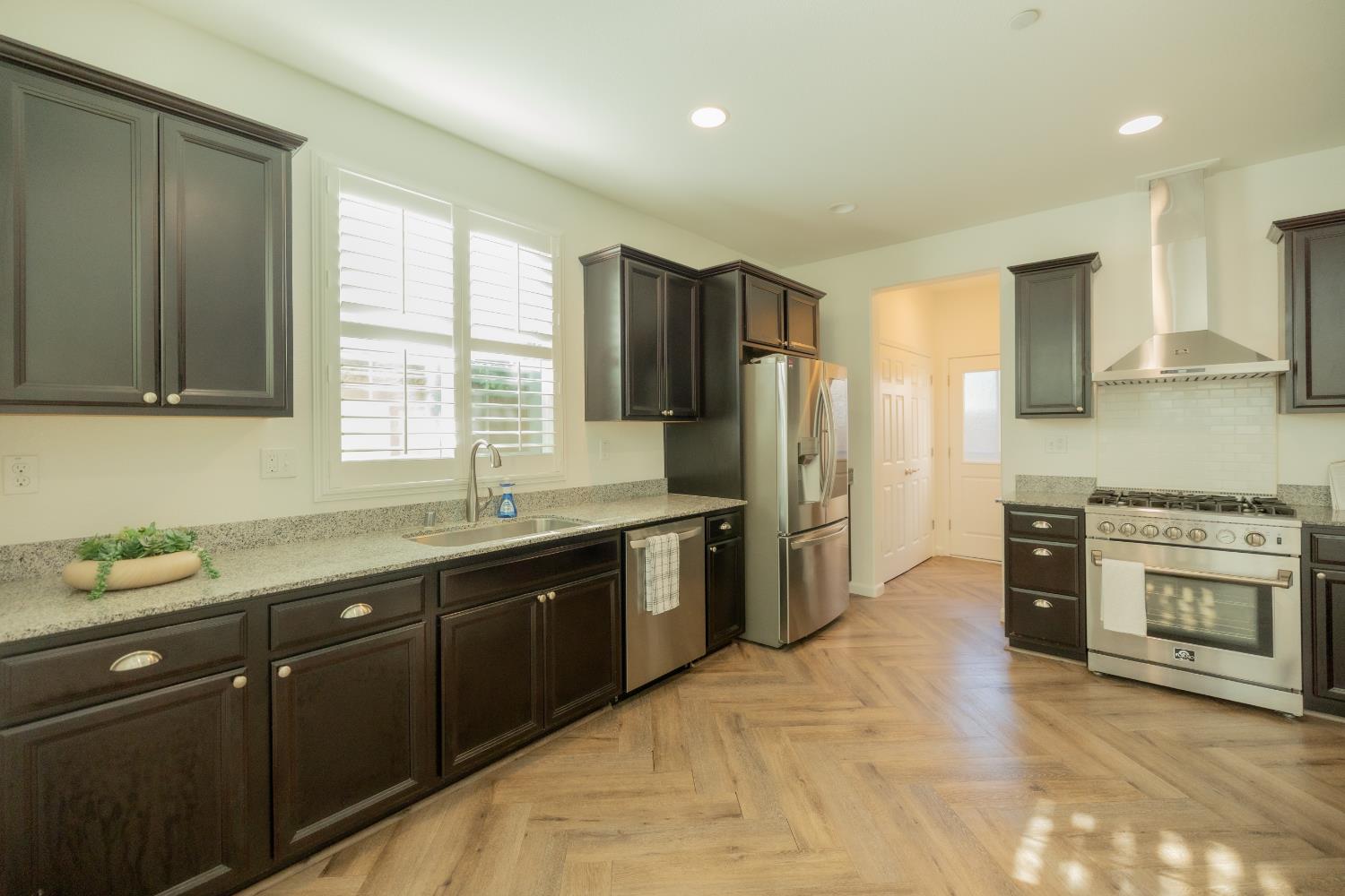 2204 Gallery Dr, Riverbank, CA 95367