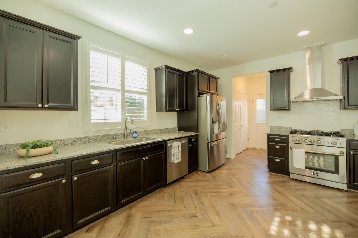 2204 Gallery Dr, Riverbank, CA 95367