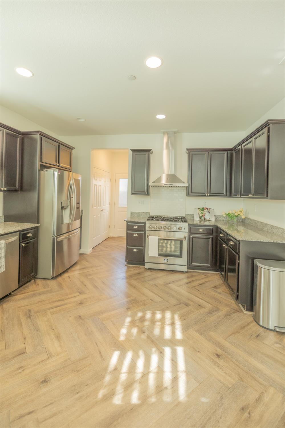 2204 Gallery Dr, Riverbank, CA 95367