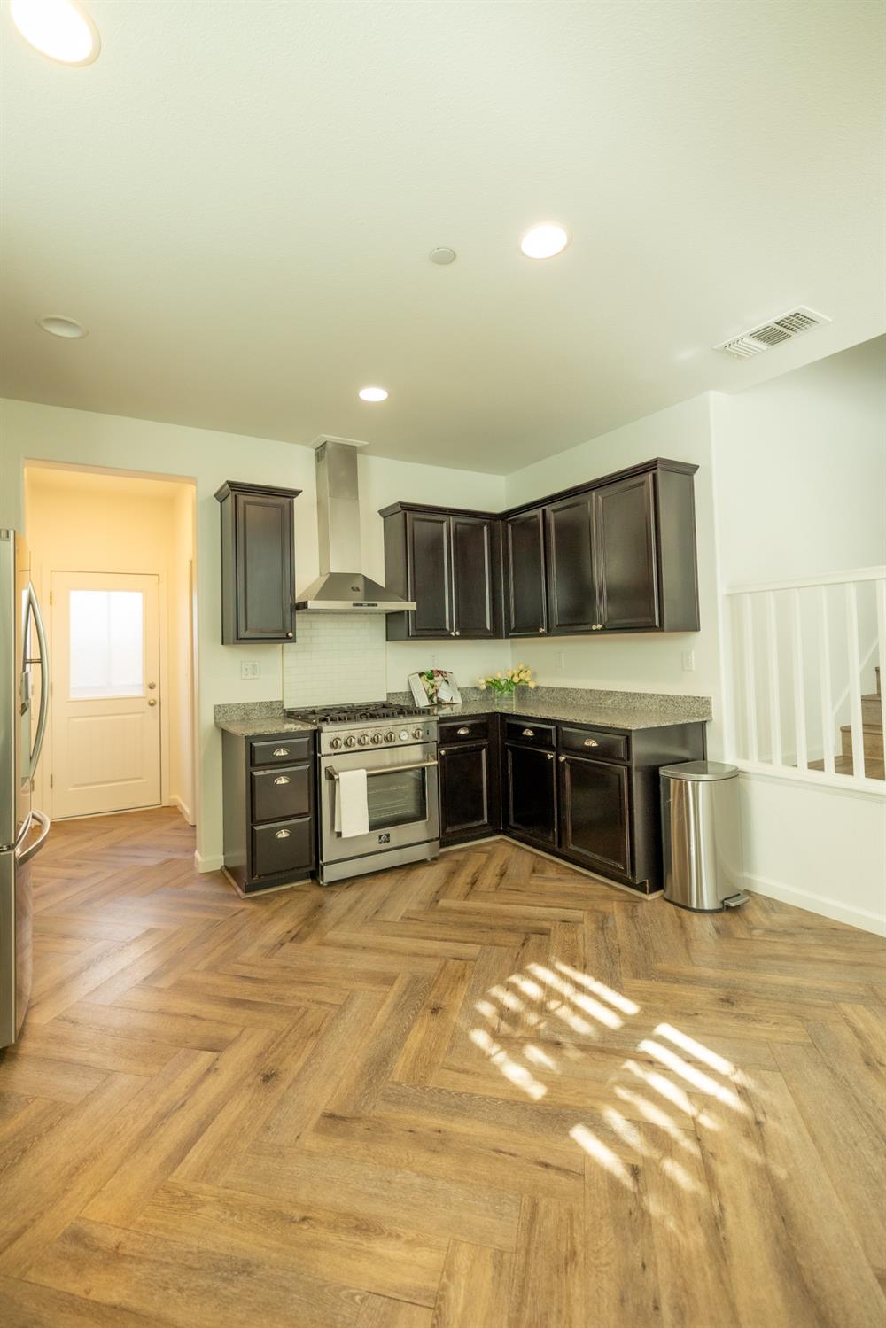 2204 Gallery Dr, Riverbank, CA 95367