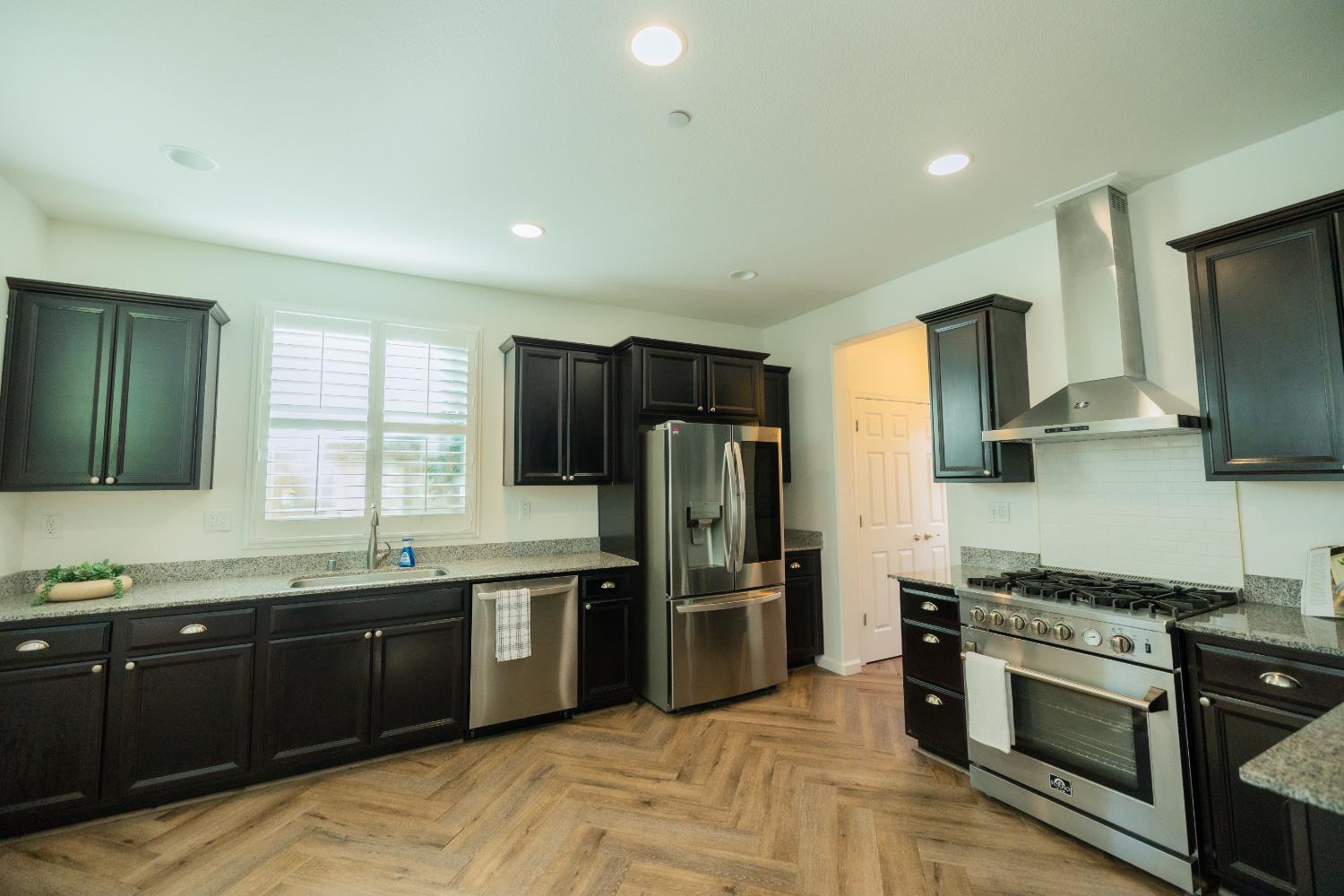 2204 Gallery Dr, Riverbank, CA 95367