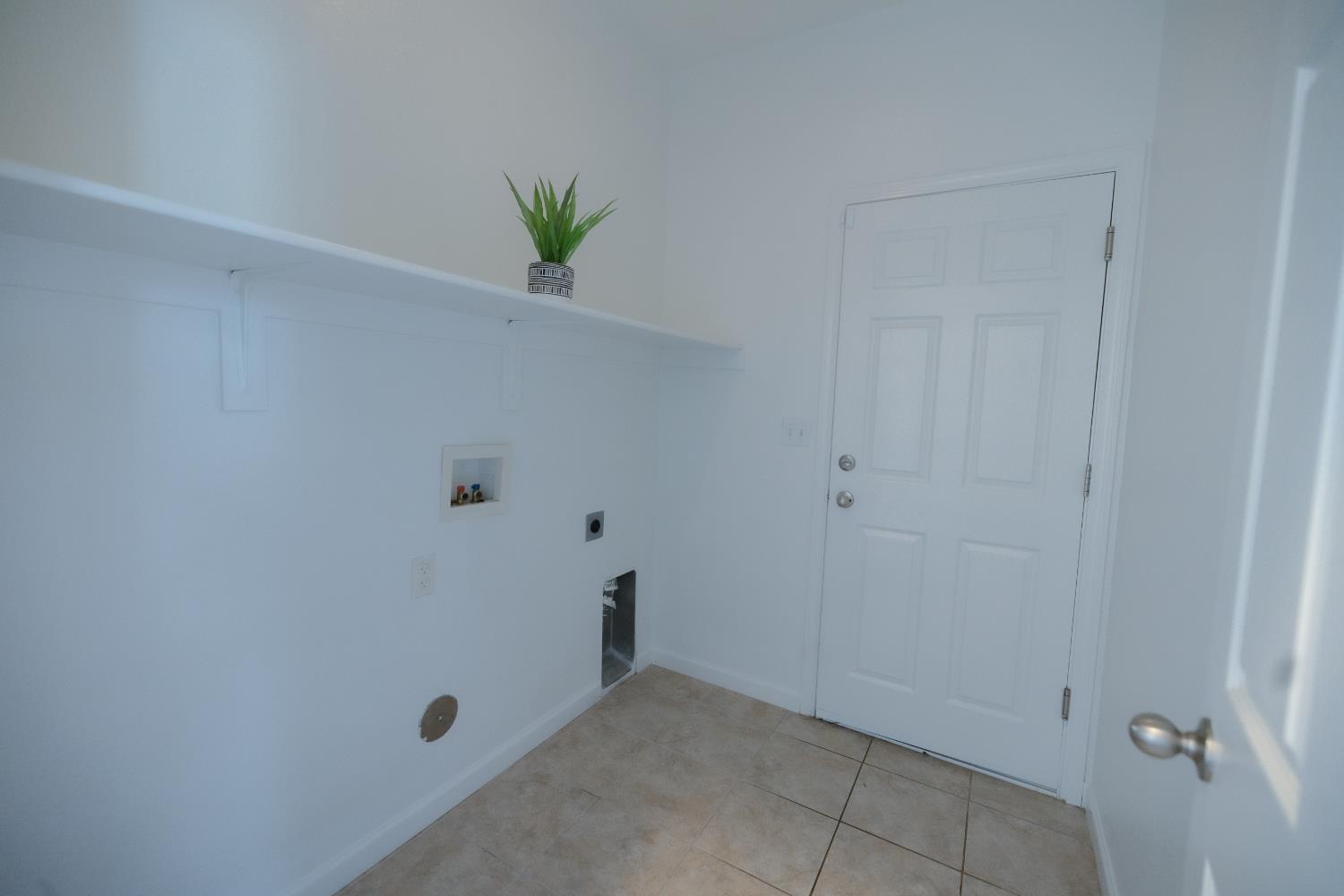 2204 Gallery Dr, Riverbank, CA 95367