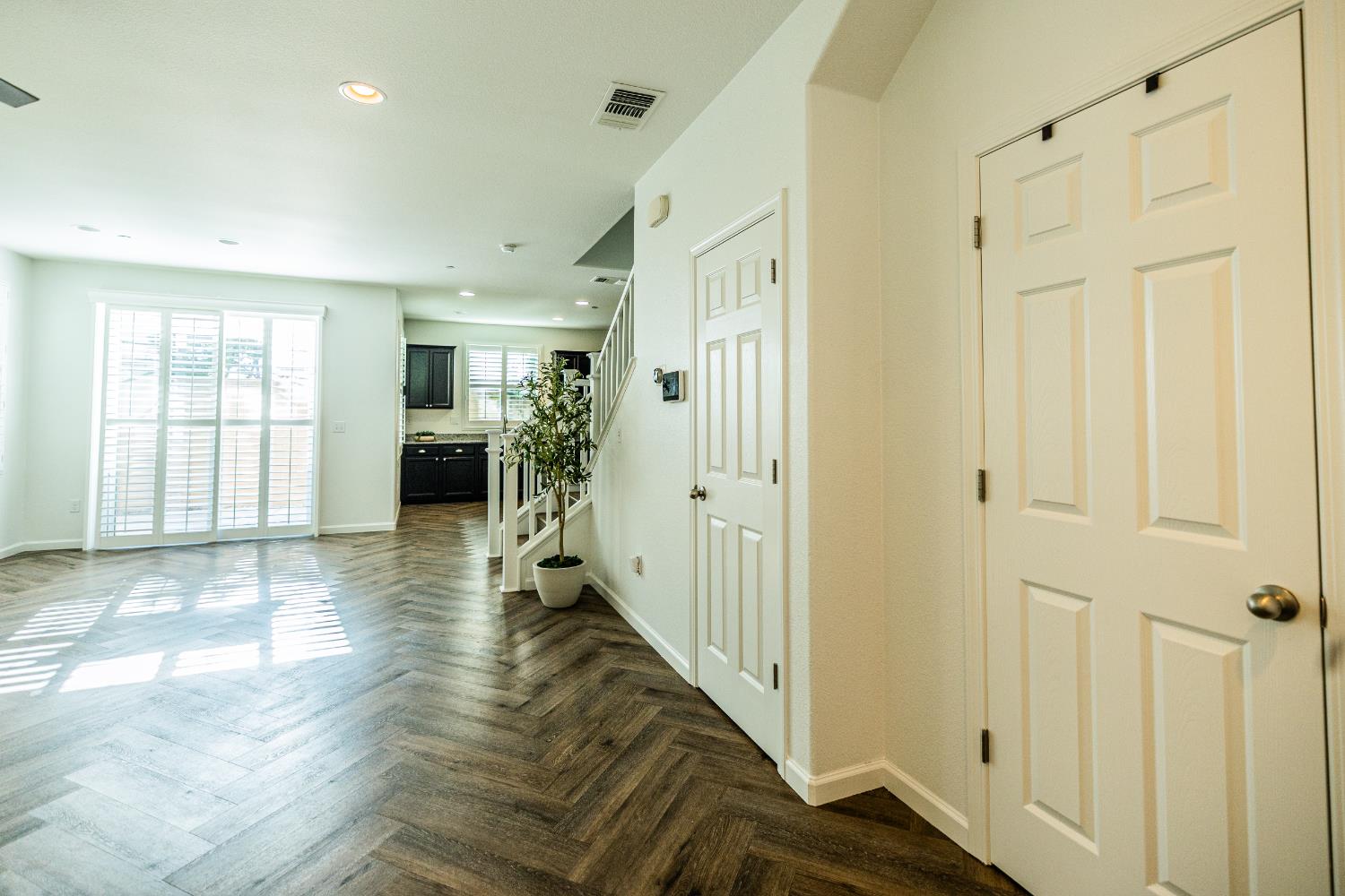 2204 Gallery Dr, Riverbank, CA 95367