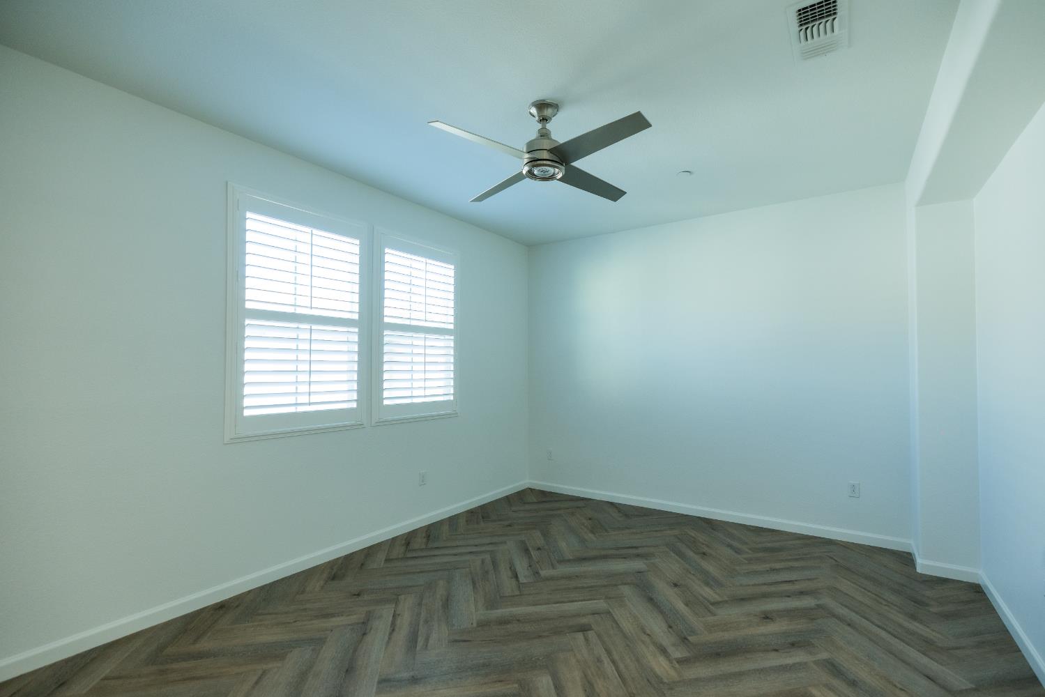 2204 Gallery Dr, Riverbank, CA 95367