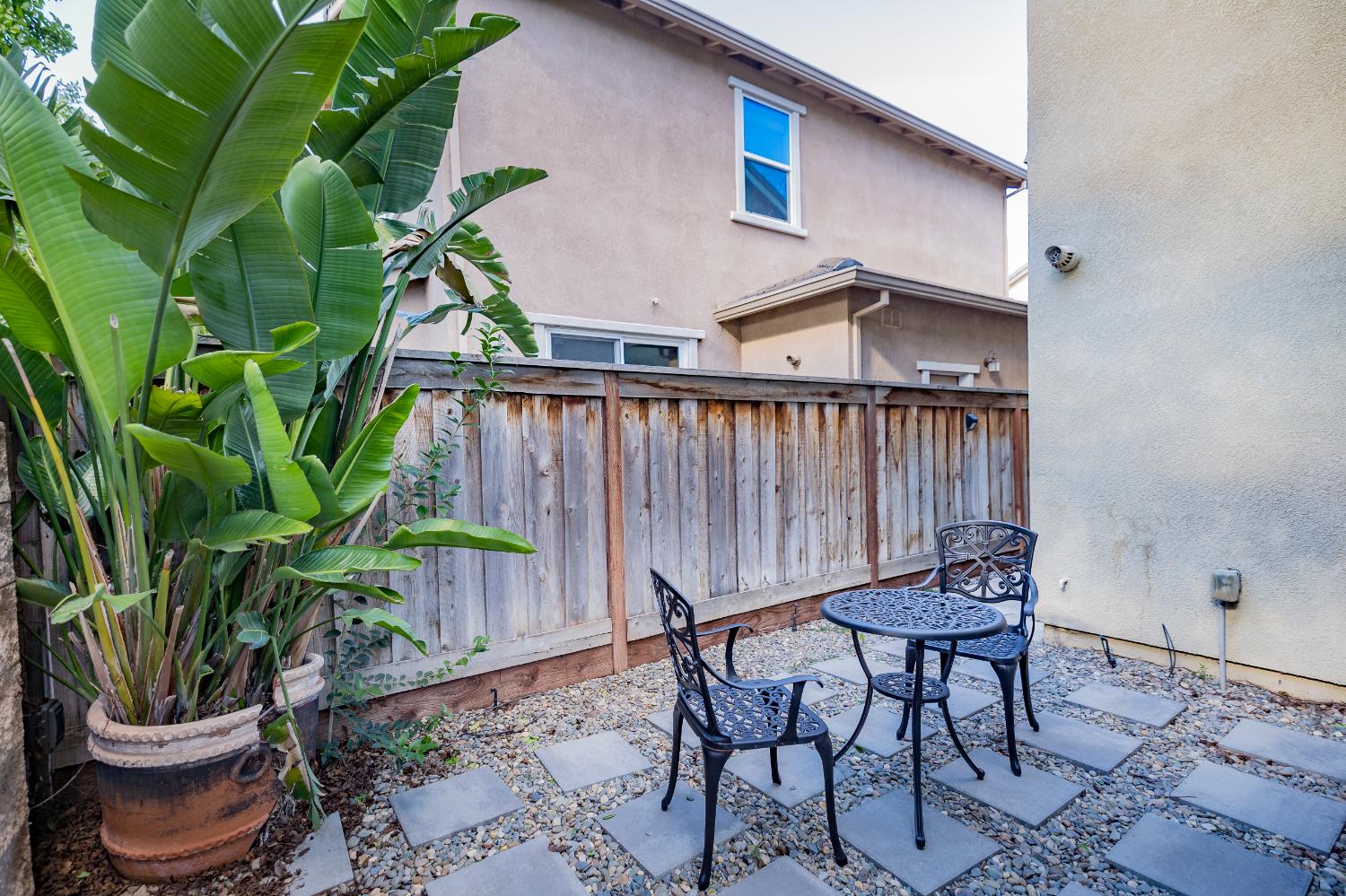 2204 Gallery Dr, Riverbank, CA 95367