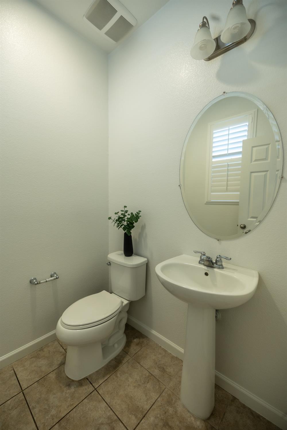 2204 Gallery Dr, Riverbank, CA 95367