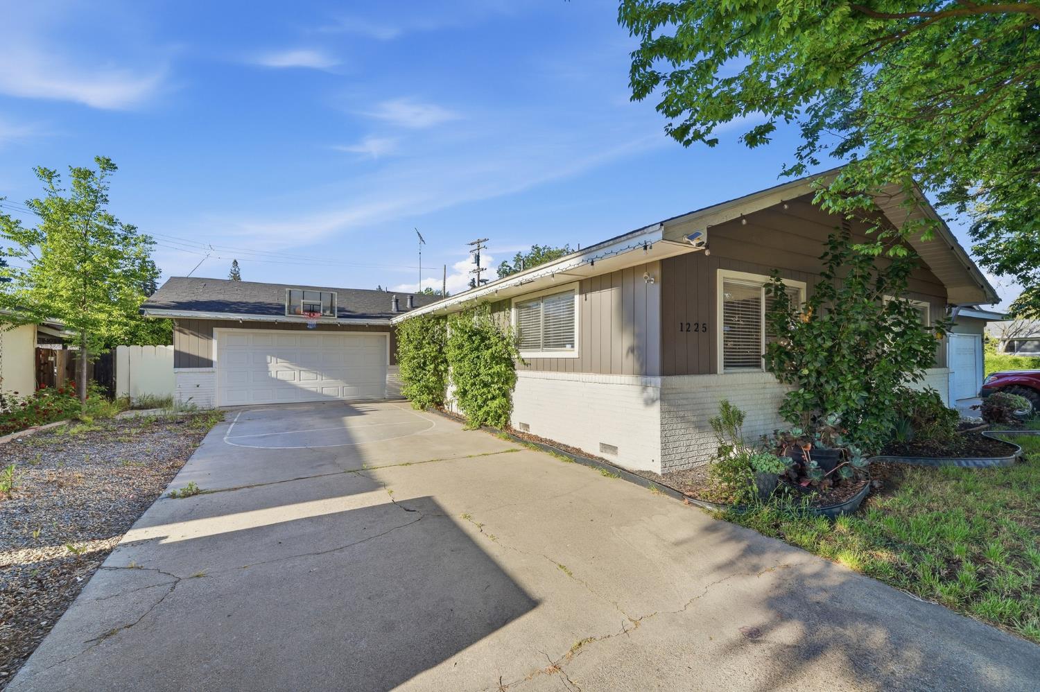 1225 Chehalem Dr, Modesto, CA 95350