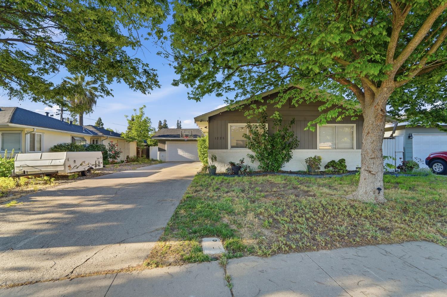 1225 Chehalem Dr, Modesto, CA 95350