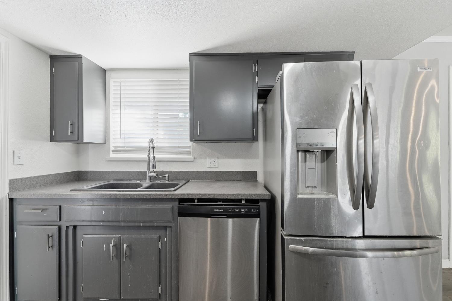 1225 Chehalem Dr, Modesto, CA 95350