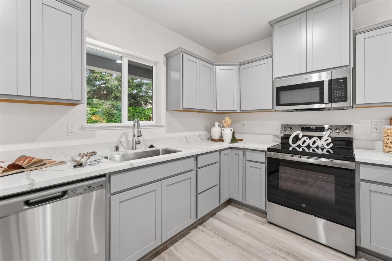 3029 Belharbour Dr, Modesto, CA 95355