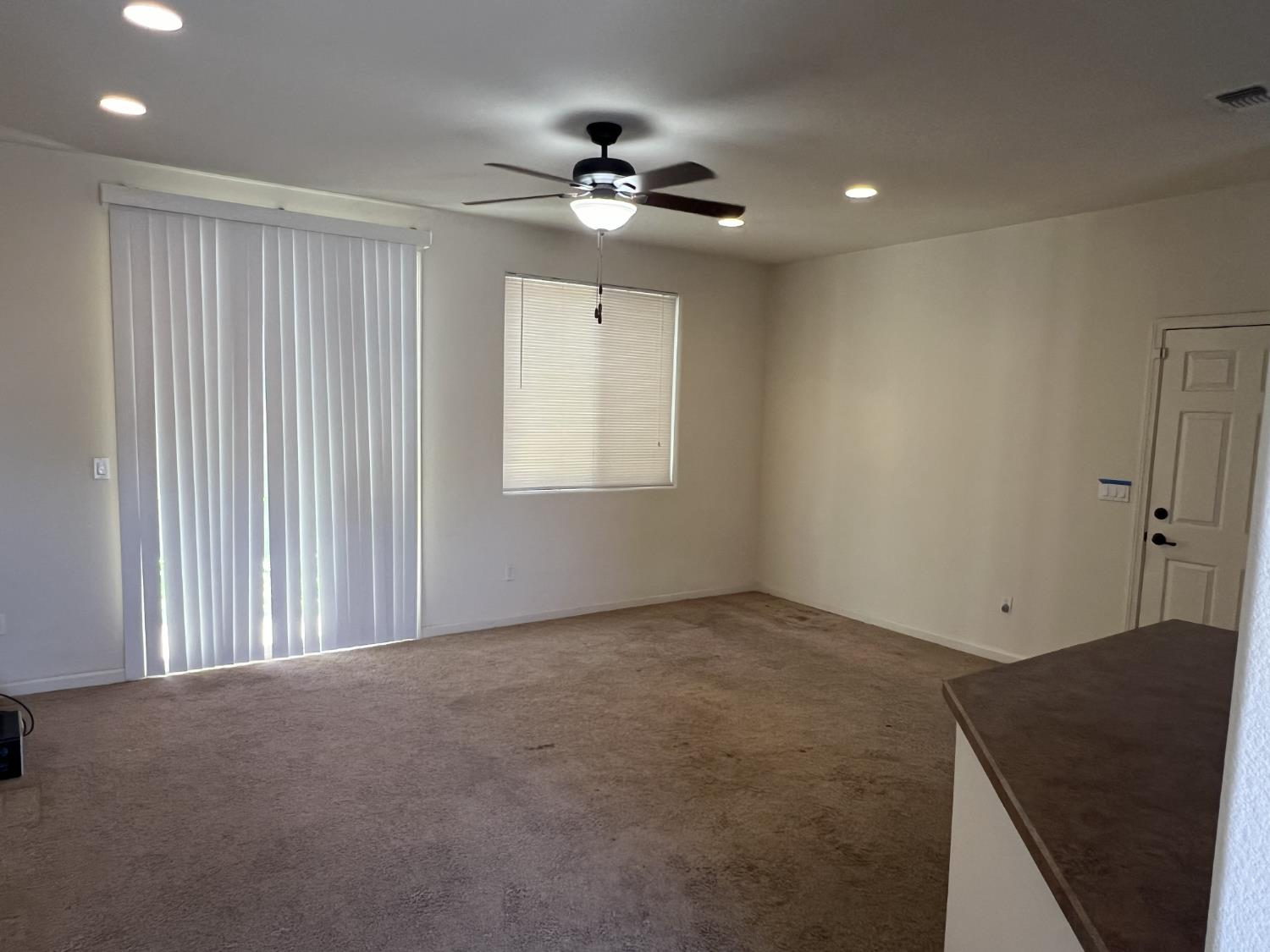 902 Castellona Dr, Newman, CA 95360