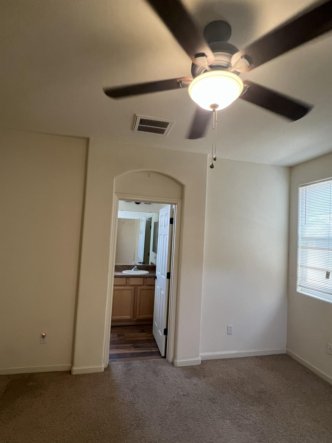 902 Castellona Dr, Newman, CA 95360