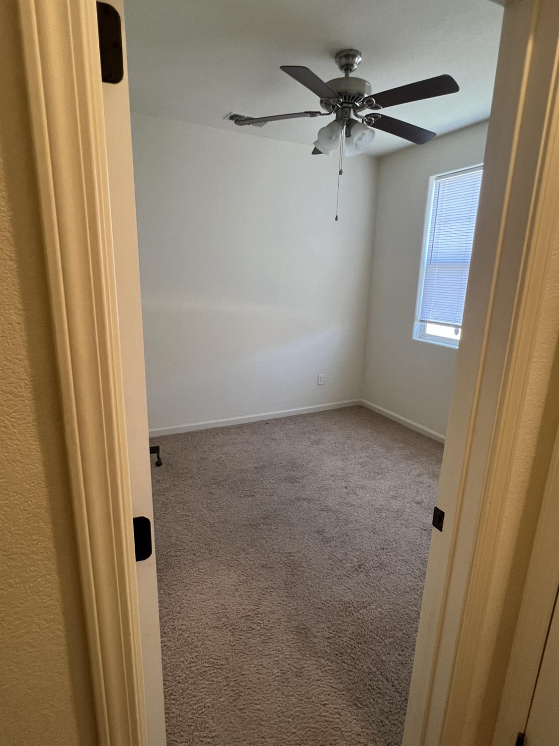 902 Castellona Dr, Newman, CA 95360