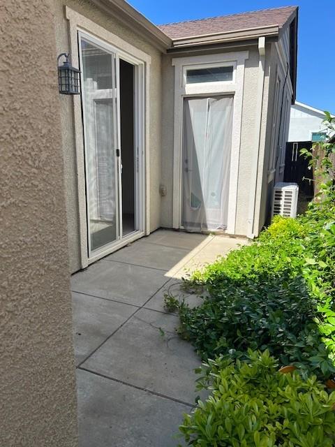902 Castellona Dr, Newman, CA 95360