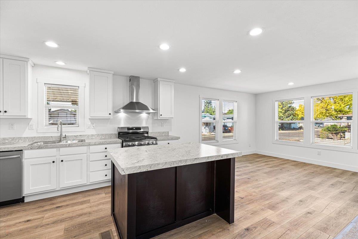 2128 Barrington Ln, Modesto, CA 95350