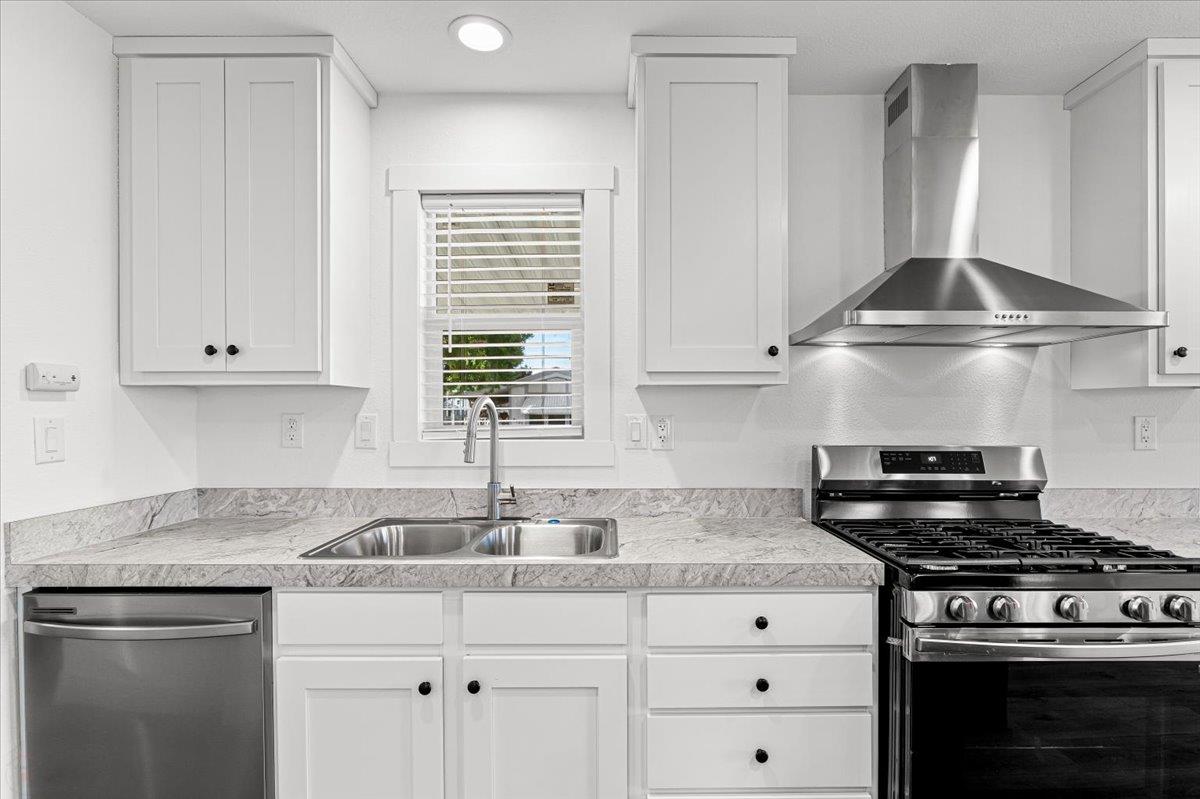 2128 Barrington Ln, Modesto, CA 95350