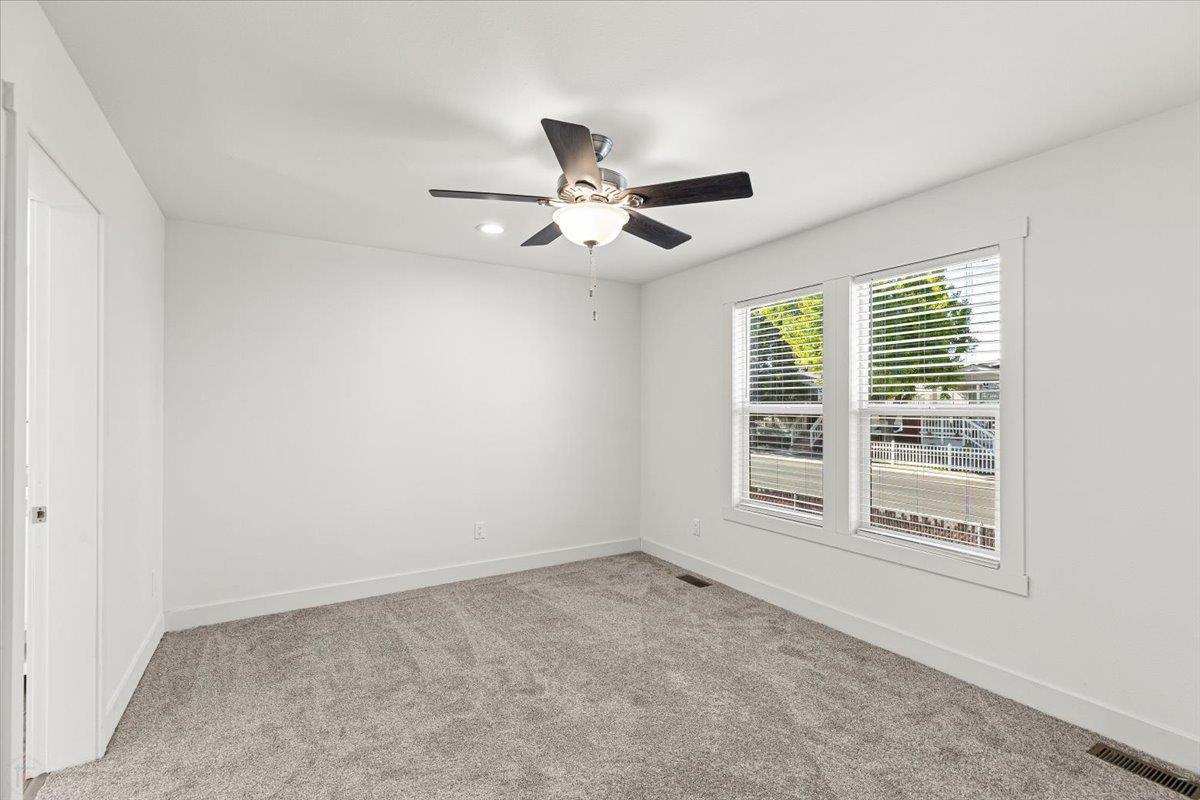 2128 Barrington Ln, Modesto, CA 95350