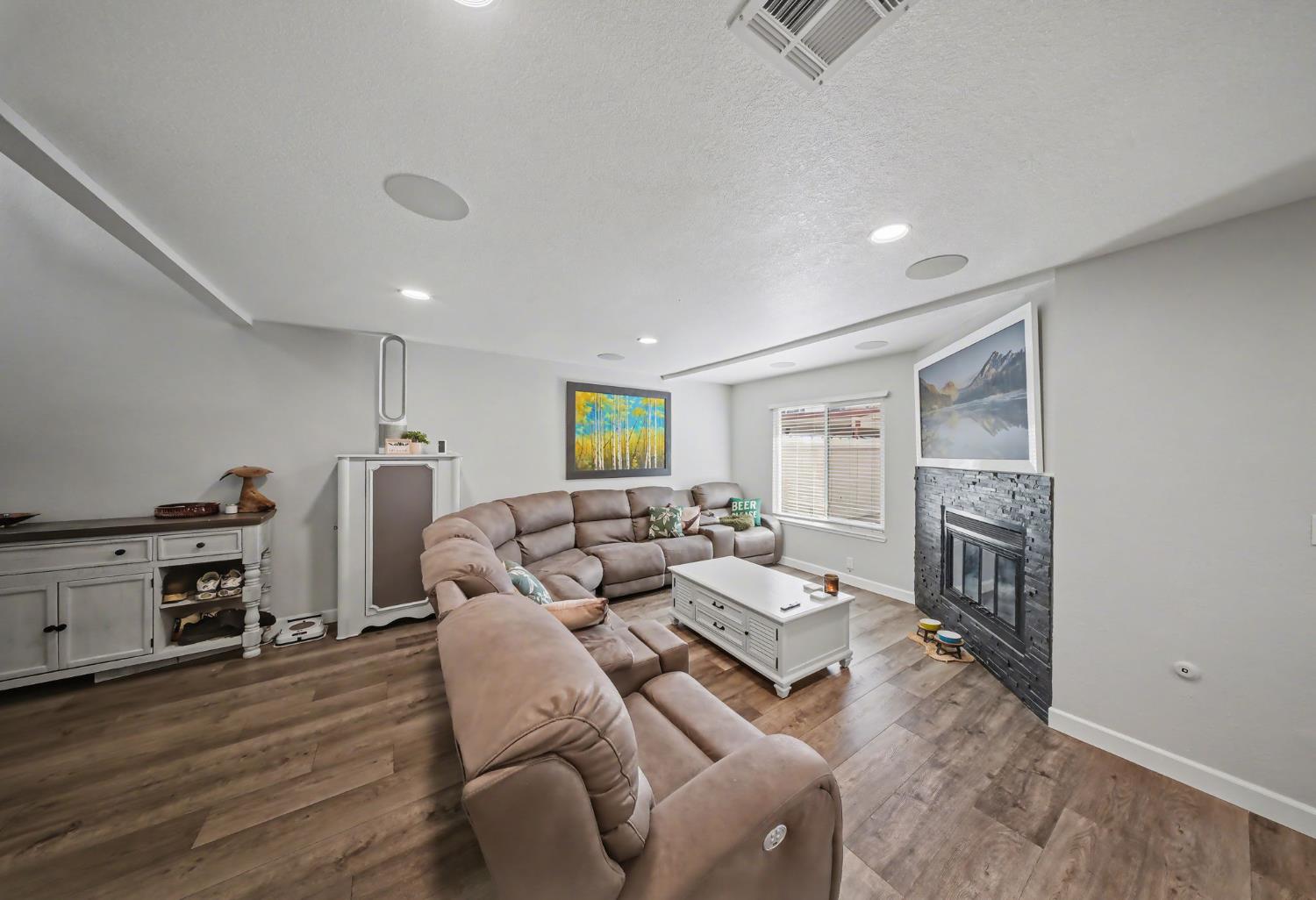 216 Tiffany Cir, Ripon, CA 95366