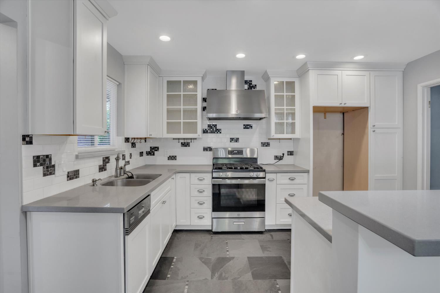 1406 Baywood Dr, Modesto, CA 95350