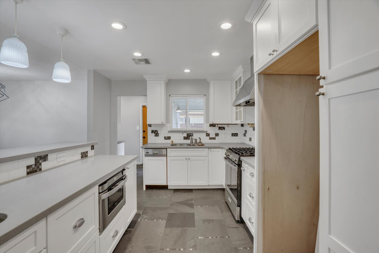 1406 Baywood Dr, Modesto, CA 95350