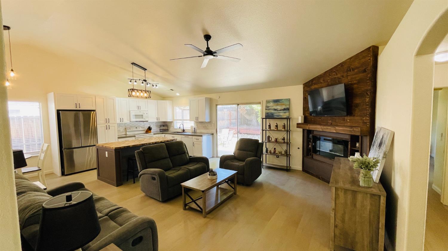 3929 El Portal Pl, Modesto, CA 95357