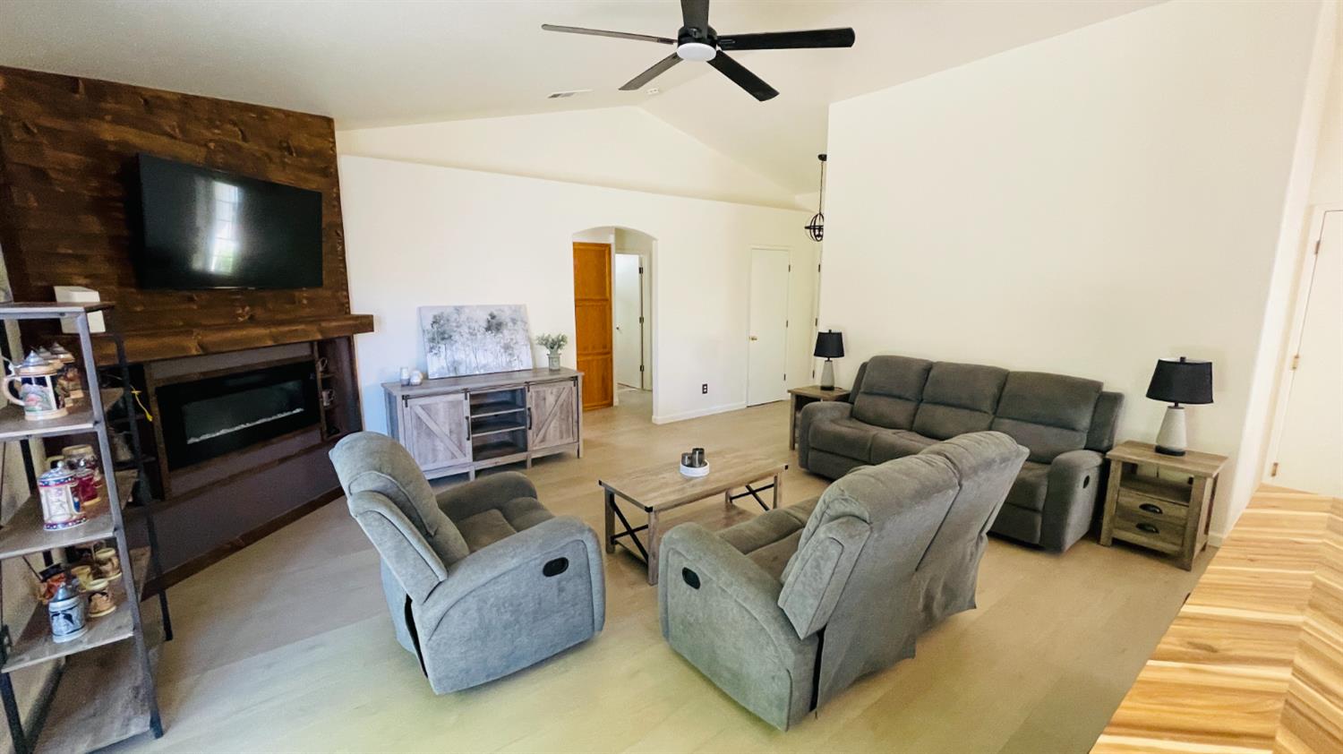 3929 El Portal Pl, Modesto, CA 95357