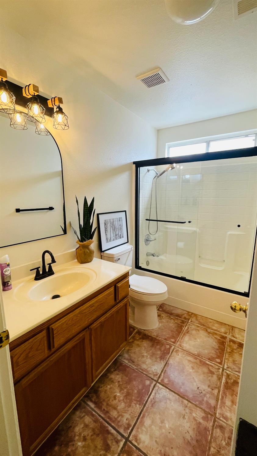 3929 El Portal Pl, Modesto, CA 95357