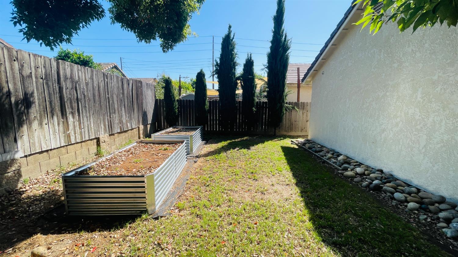 3929 El Portal Pl, Modesto, CA 95357