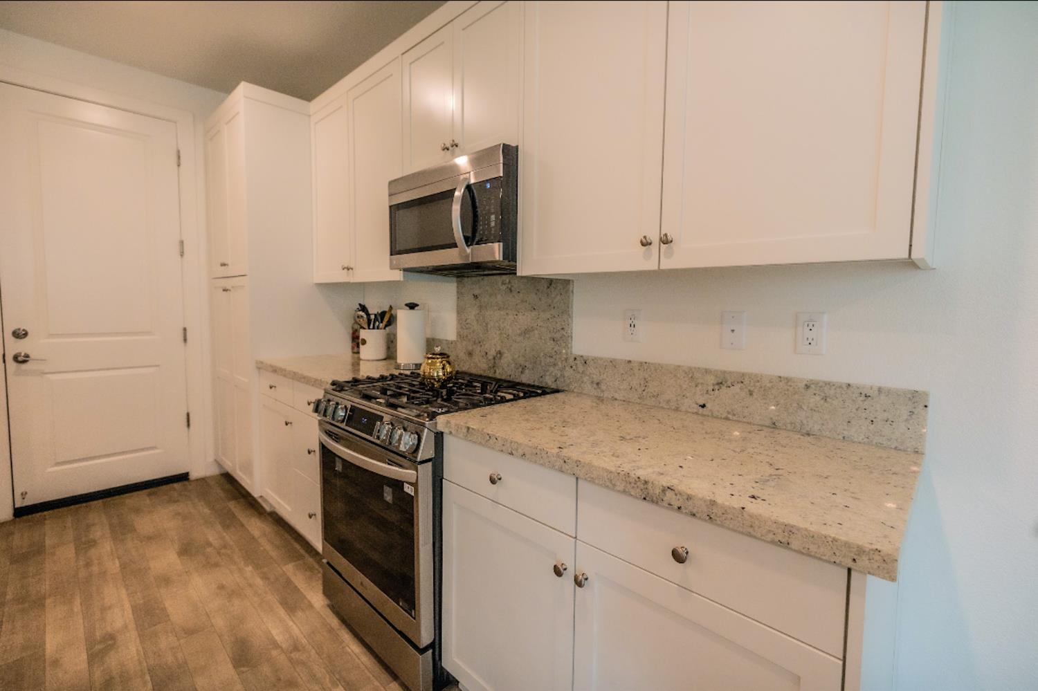 441 Avendale Dr, Manteca, CA 95337