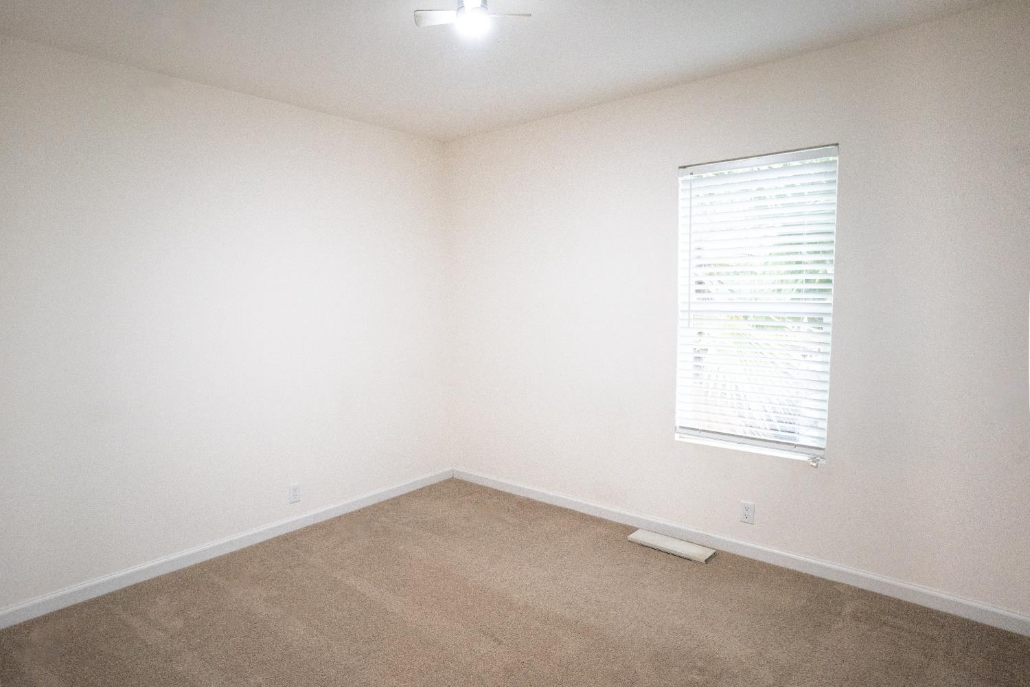 1412 S 1st St #21, Turlock, CA 95380