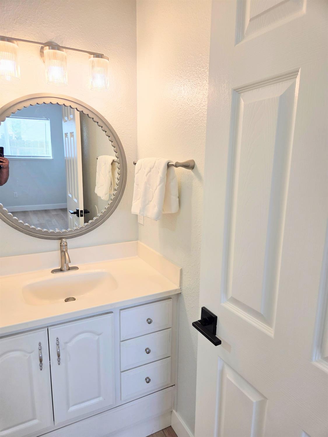 228 Carmillita Way, Modesto, CA 95354