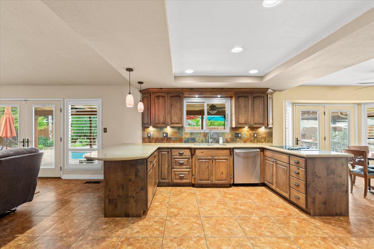 1121 Pyrite Way, Modesto, CA 95355