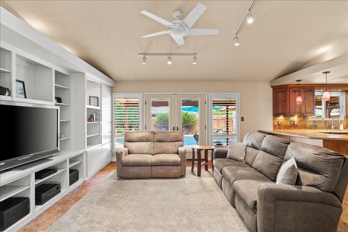 1121 Pyrite Way, Modesto, CA 95355