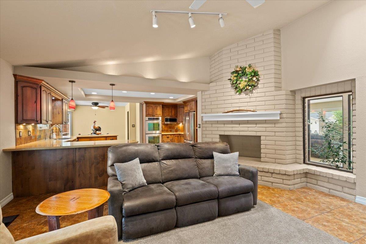 1121 Pyrite Way, Modesto, CA 95355