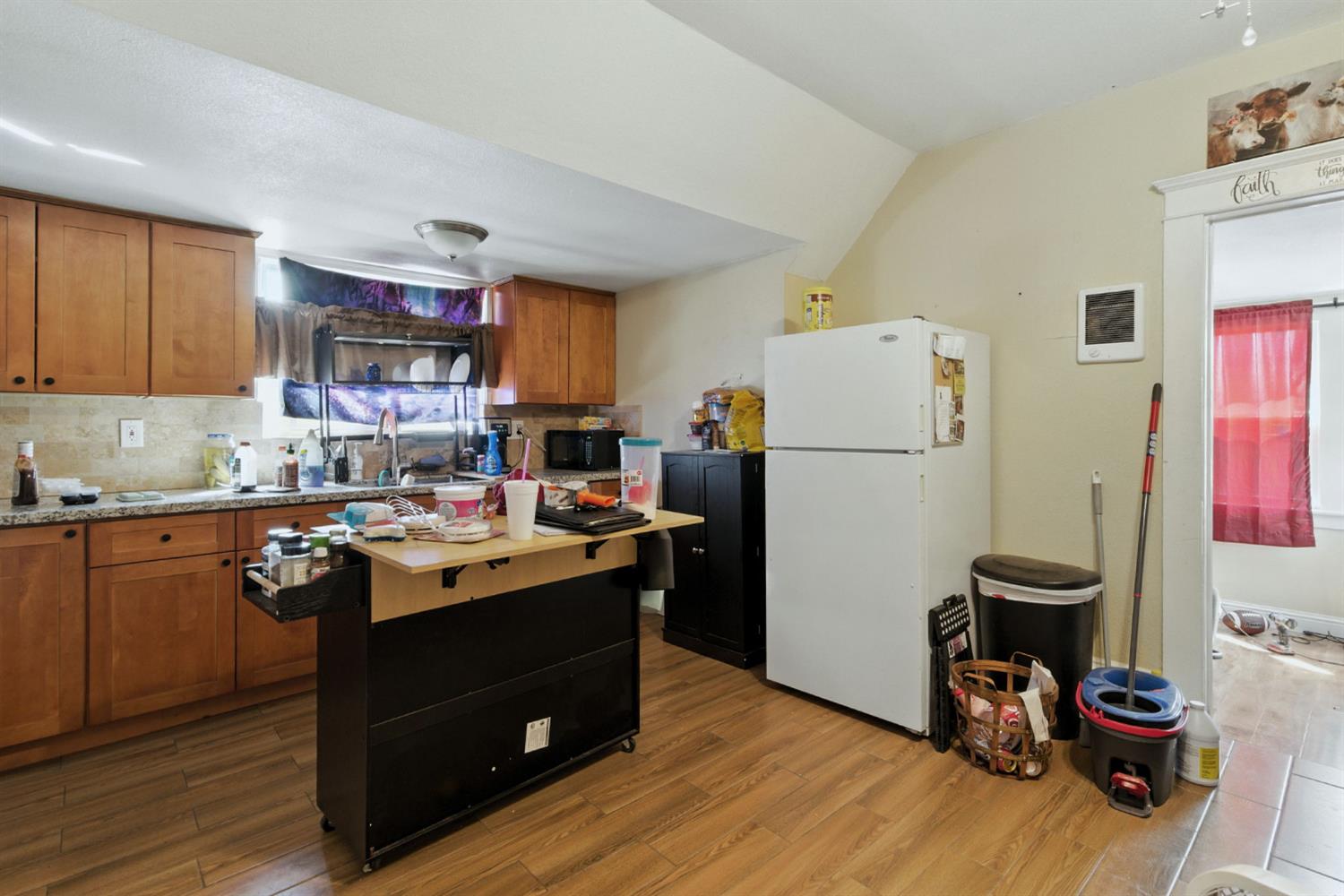 312 W Main St, Turlock, CA 95380