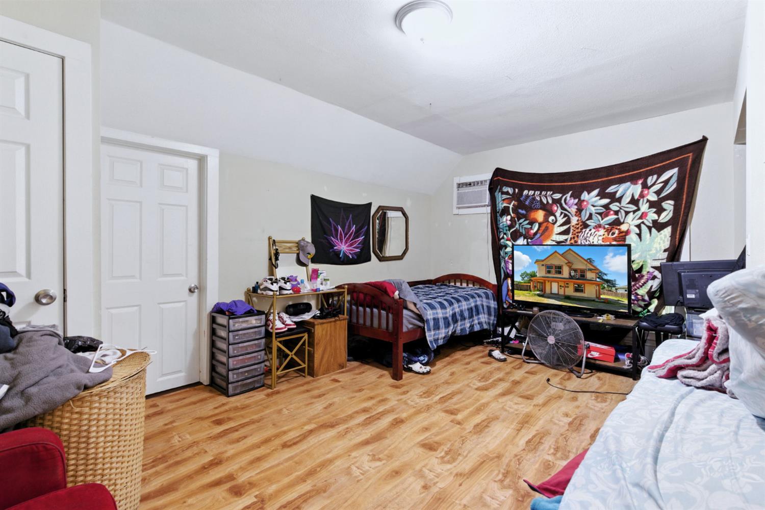 312 W Main St, Turlock, CA 95380