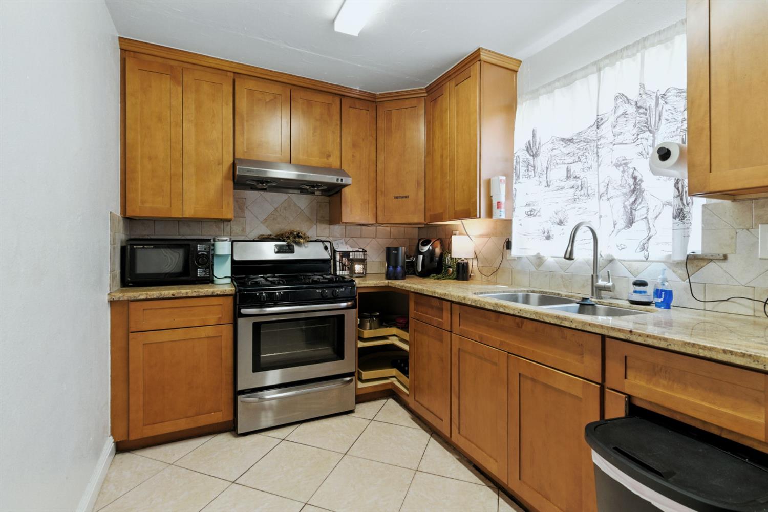 312 W Main St, Turlock, CA 95380