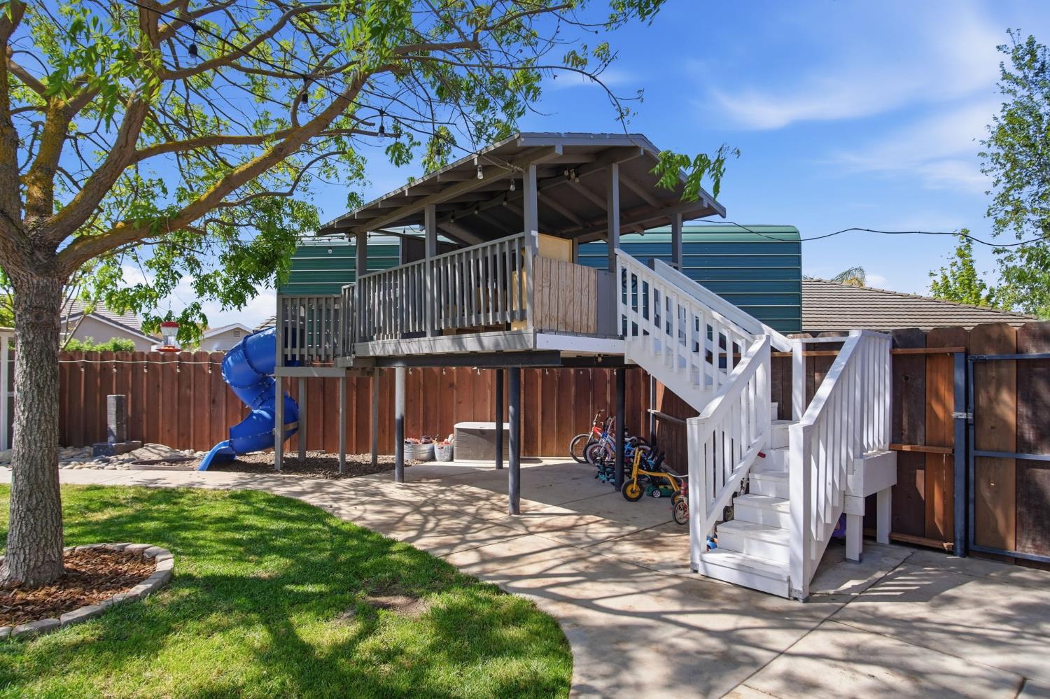 7424 Deforest Ct, Hughson, CA 95326