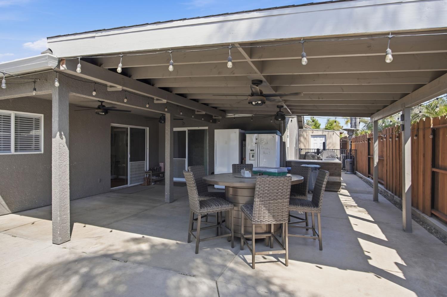 7424 Deforest Ct, Hughson, CA 95326