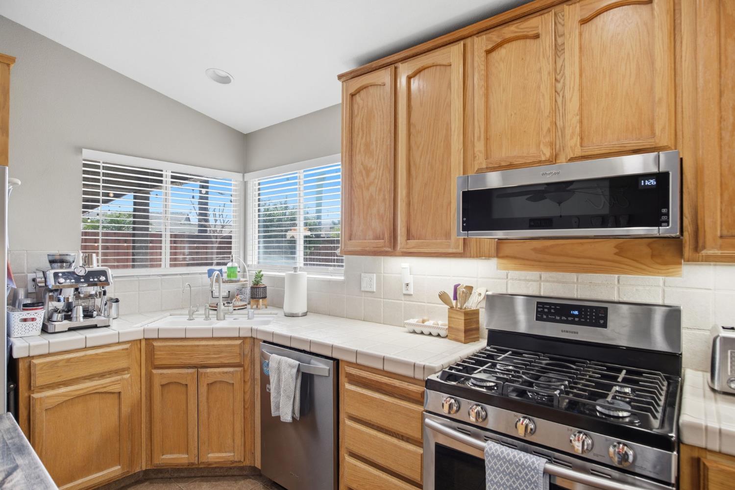 7424 Deforest Ct, Hughson, CA 95326