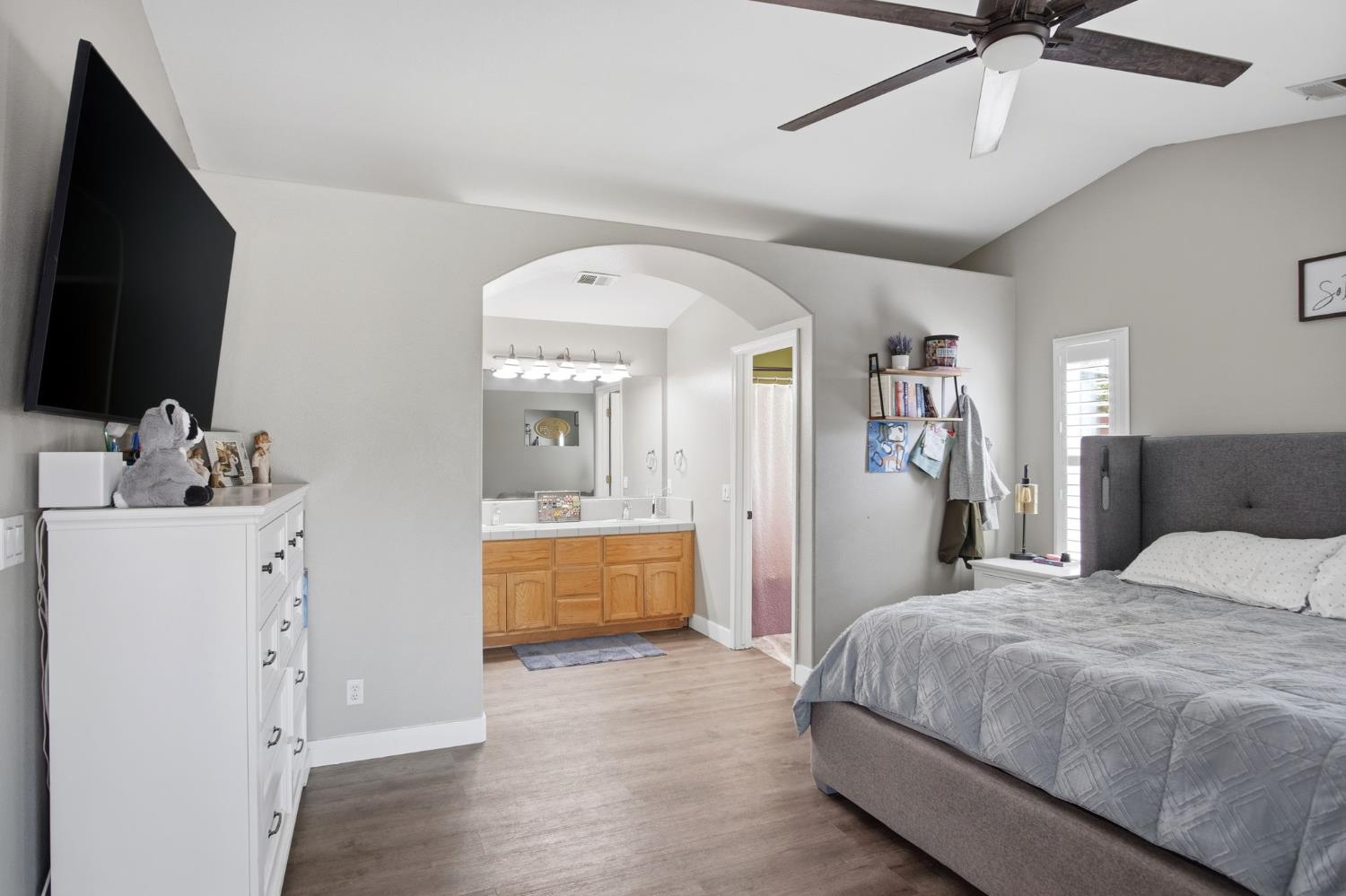 7424 Deforest Ct, Hughson, CA 95326