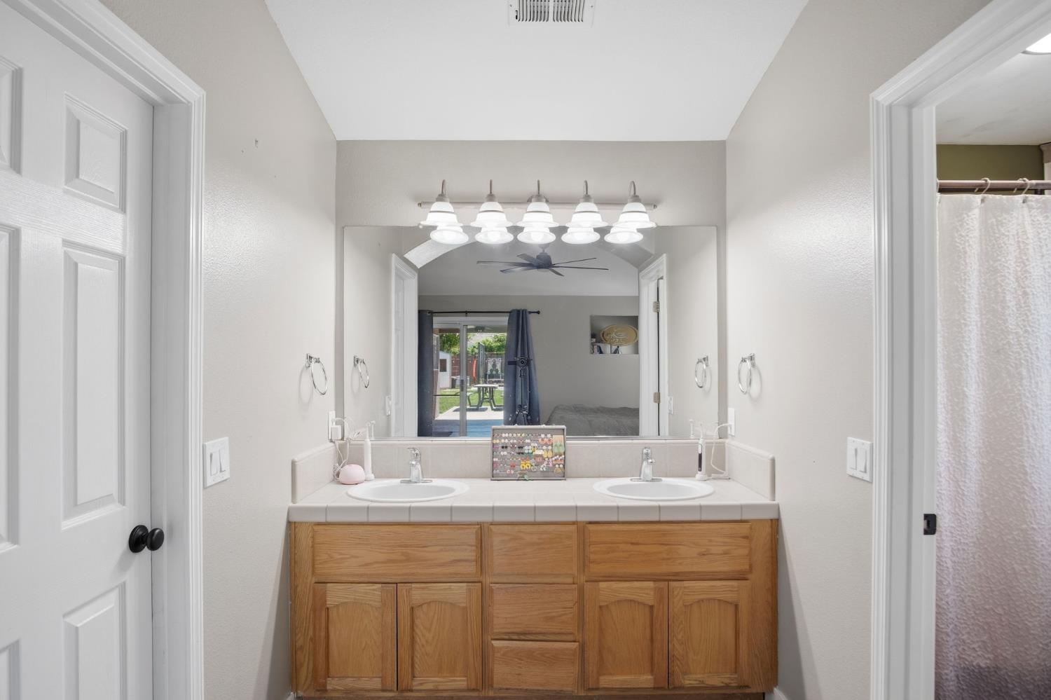 7424 Deforest Ct, Hughson, CA 95326