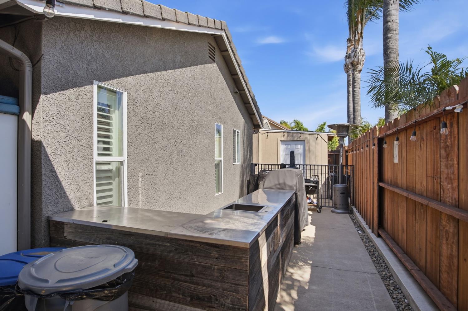 7424 Deforest Ct, Hughson, CA 95326