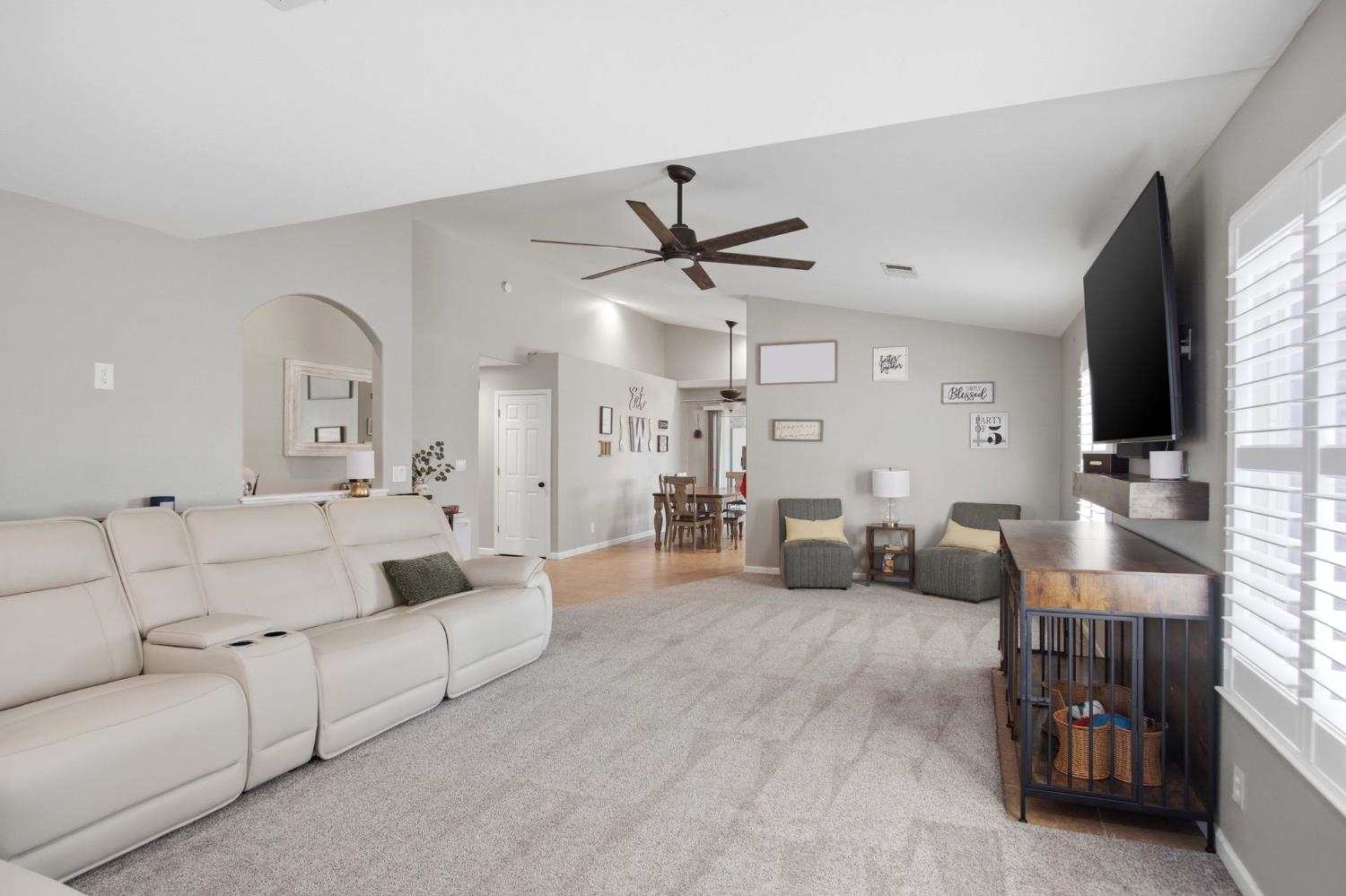 7424 Deforest Ct, Hughson, CA 95326