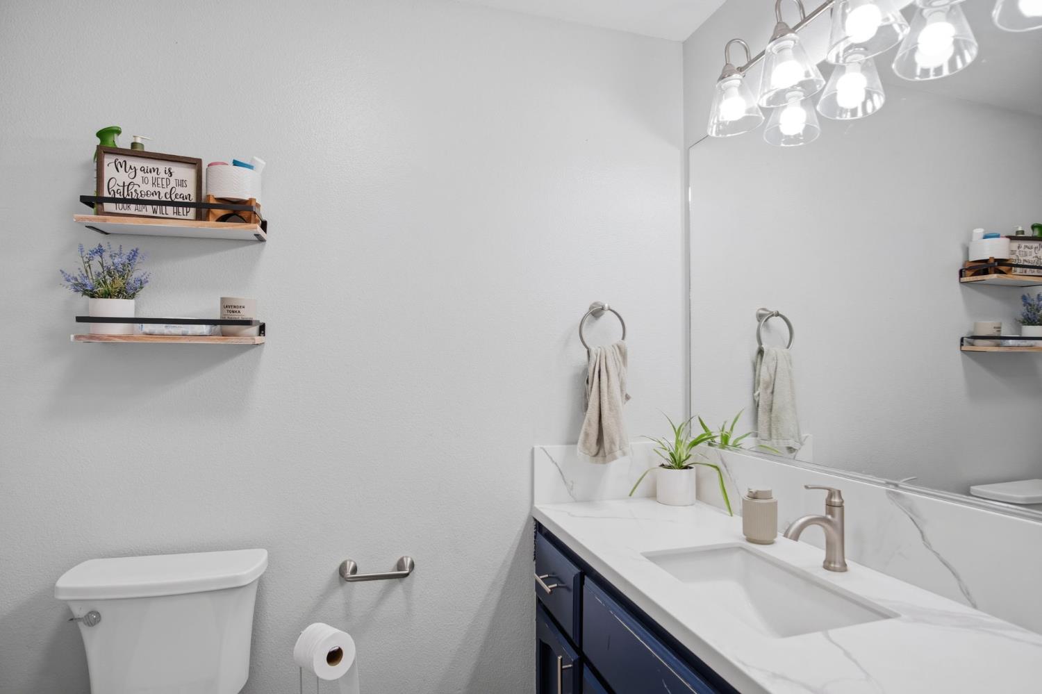 7424 Deforest Ct, Hughson, CA 95326