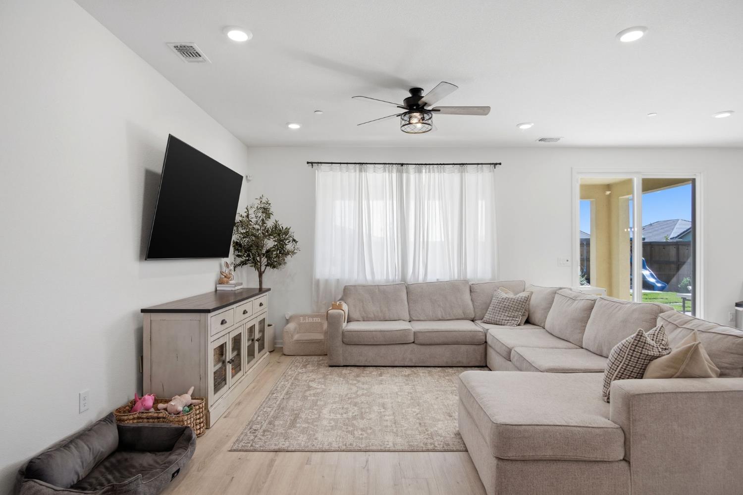 7630 Path Dr, Hughson, CA 95326