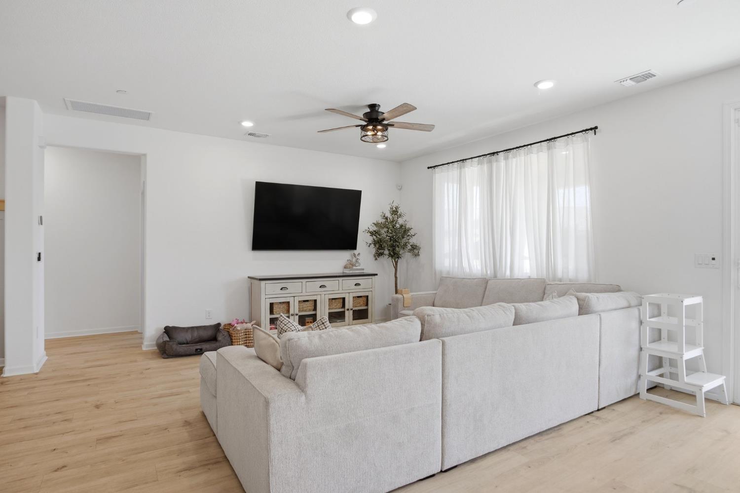 7630 Path Dr, Hughson, CA 95326