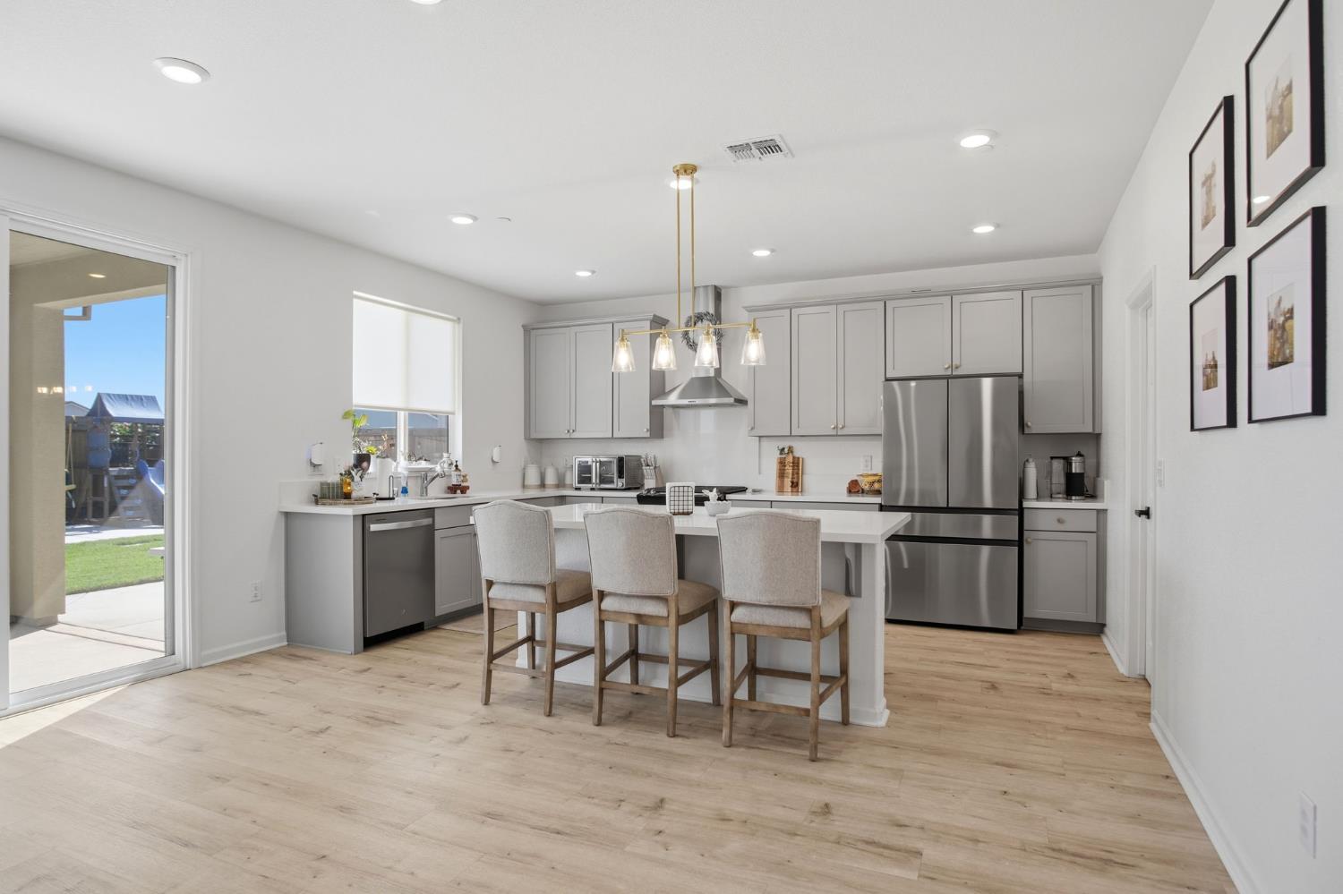 7630 Path Dr, Hughson, CA 95326