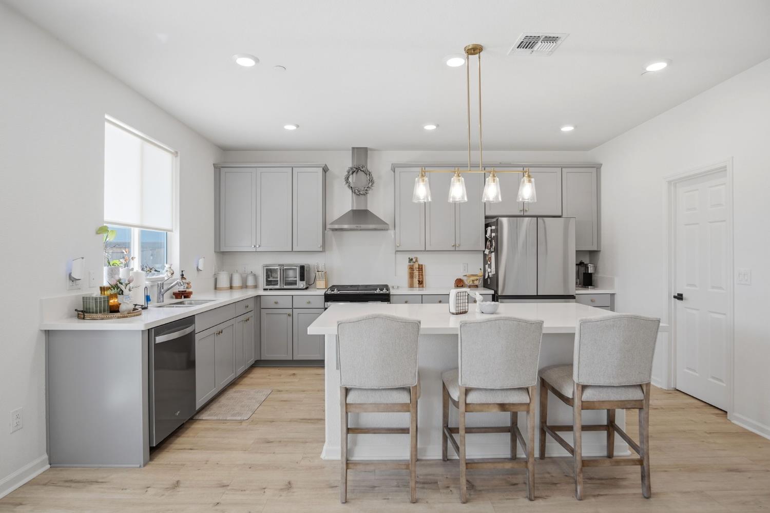 7630 Path Dr, Hughson, CA 95326